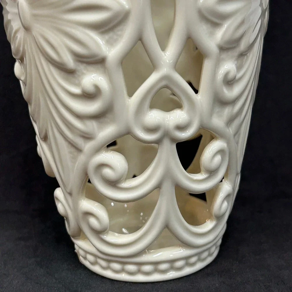 Lenox Classic Scroll Pierced Vase Ivory Fine China Gold Trim 8.25 inch 6125751